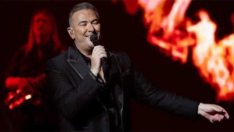 Antonis Remos Yunan şarkıcıni Anlattı