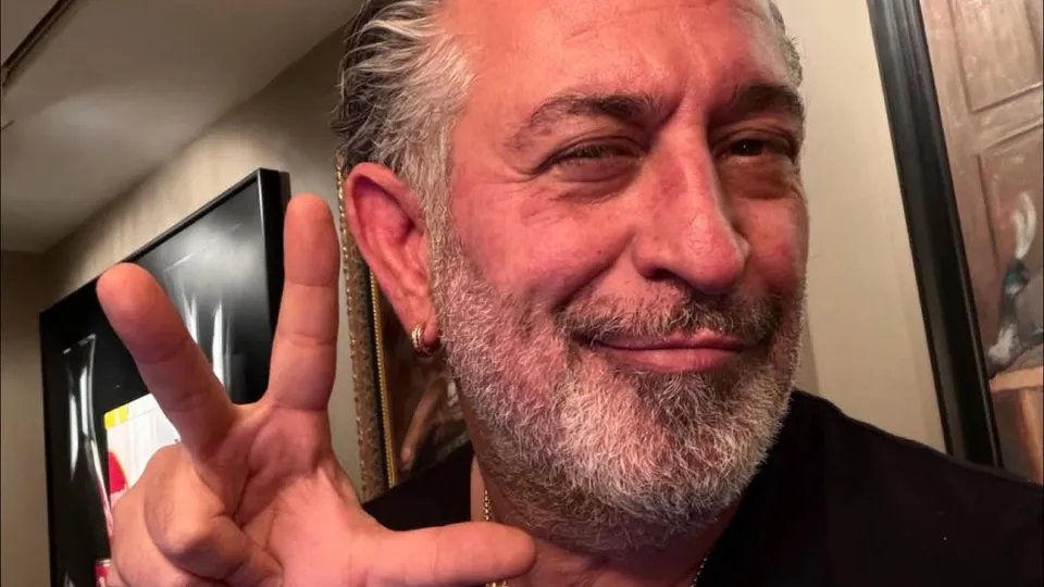 Cem Yılmaz Sevenlerine Seslendi