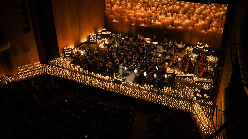 Türkiye’de Bir İlk: 75 Kişilik Dev Orkestra Mum Işığında Sahne Aldı