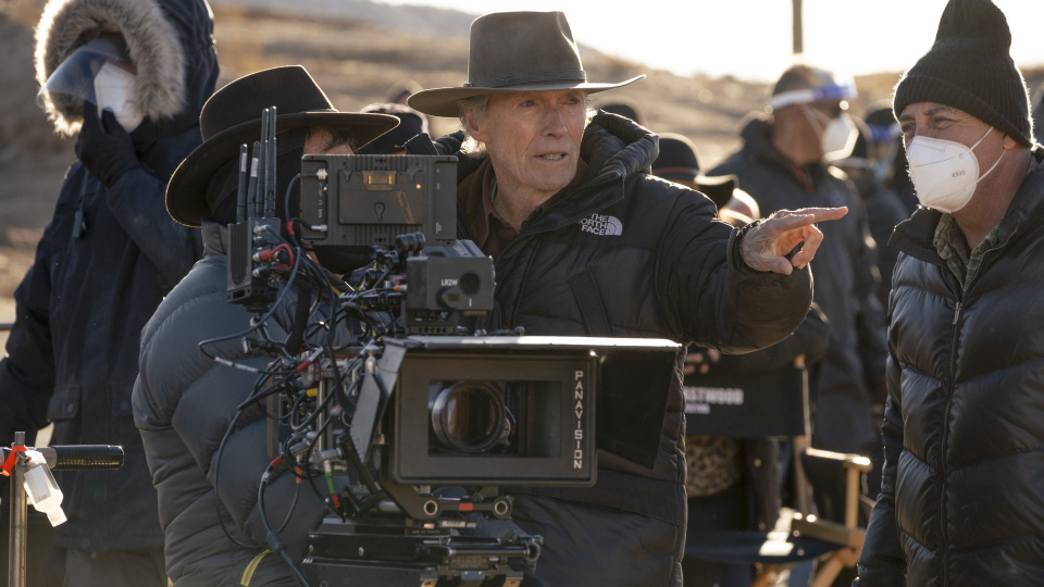 Clint Eastwood Setlerinde Neden Hiç “Kayıt!” Sesi Duyulmuyor?