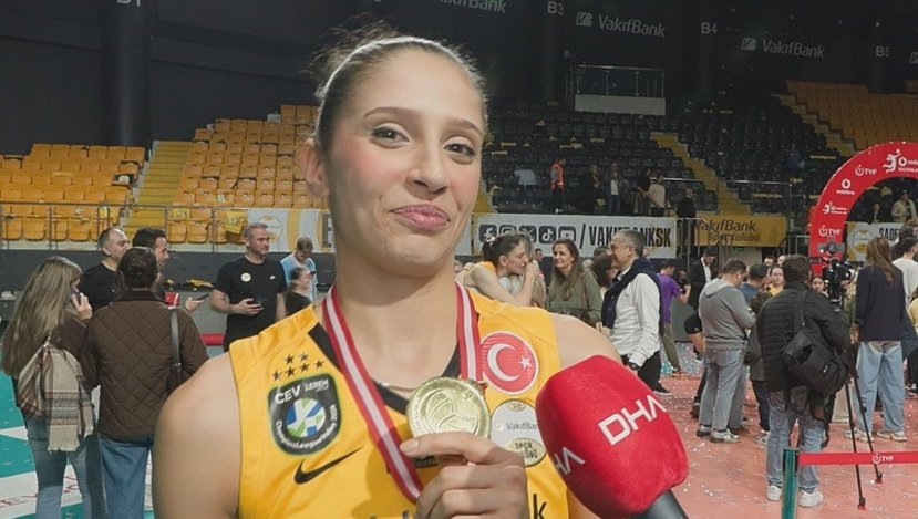 Voleybol Sahnesinde Duygu Dolu Açıklamalar: Derya Cebecioğlu, VakıfBank Formasıyla Zirvede Veda Ederek Yeni Bir Dönemi Mühürledi