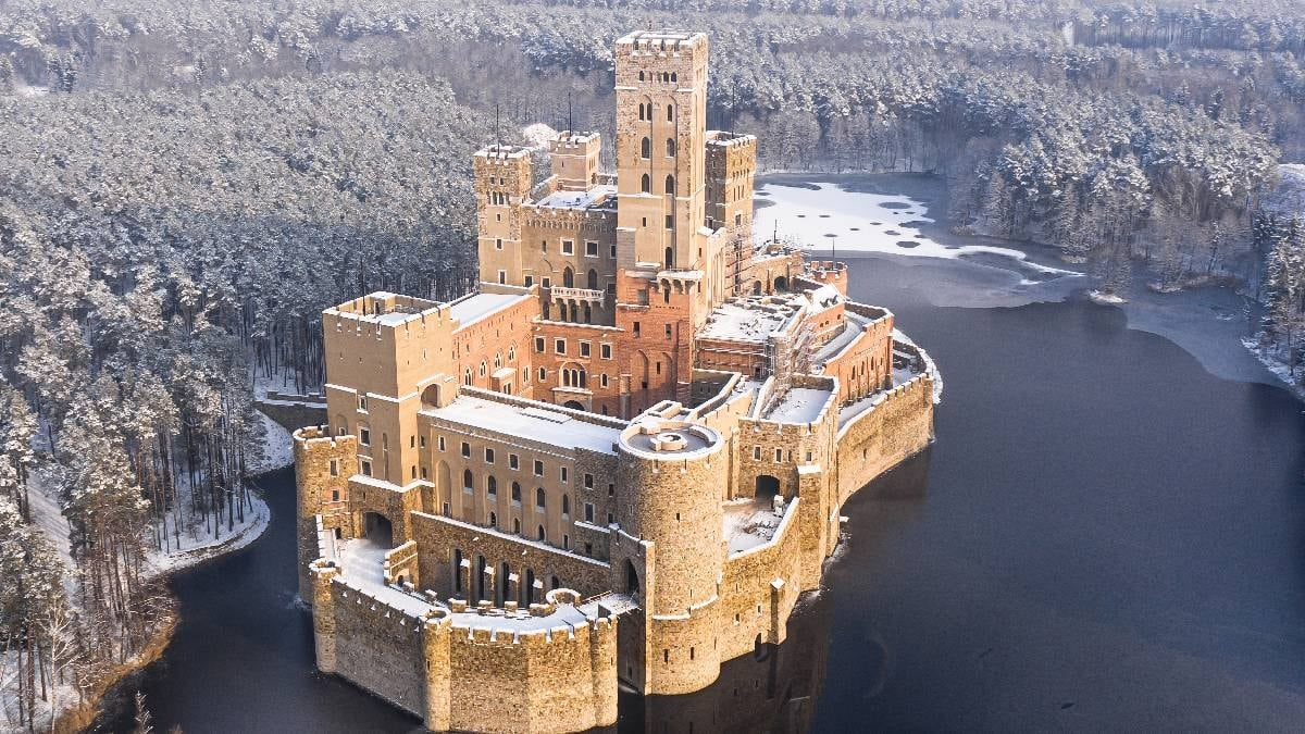 700 Yıllık Sanılıyor Ama Gerçek Şaşırtıyor: Modern Kalenin Hikayesi