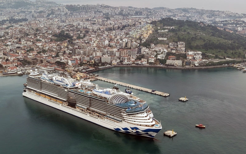 Kuşadası Limanı’na ‘Sun Princess’ ve ‘Viking Vesta’ Kruvaziyerleri Demir Attı