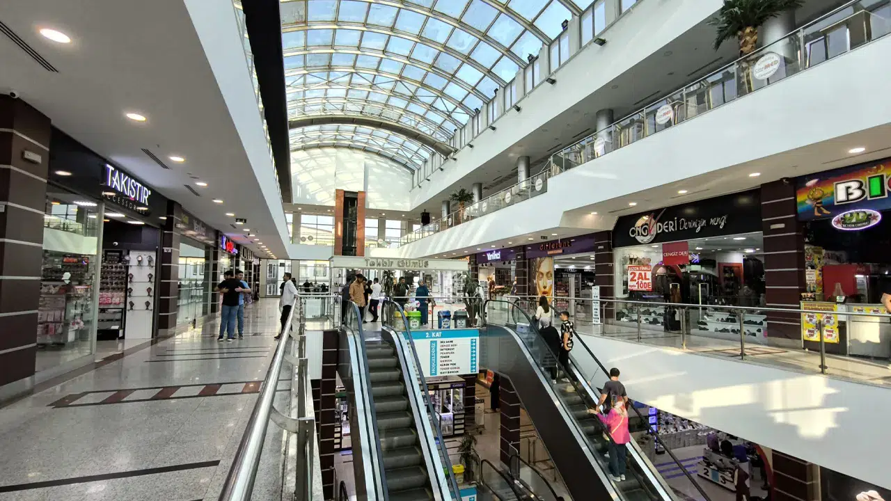 AVM Girişleri Ücretli mi Olacak? İddialara Resmî Cevap Geldi