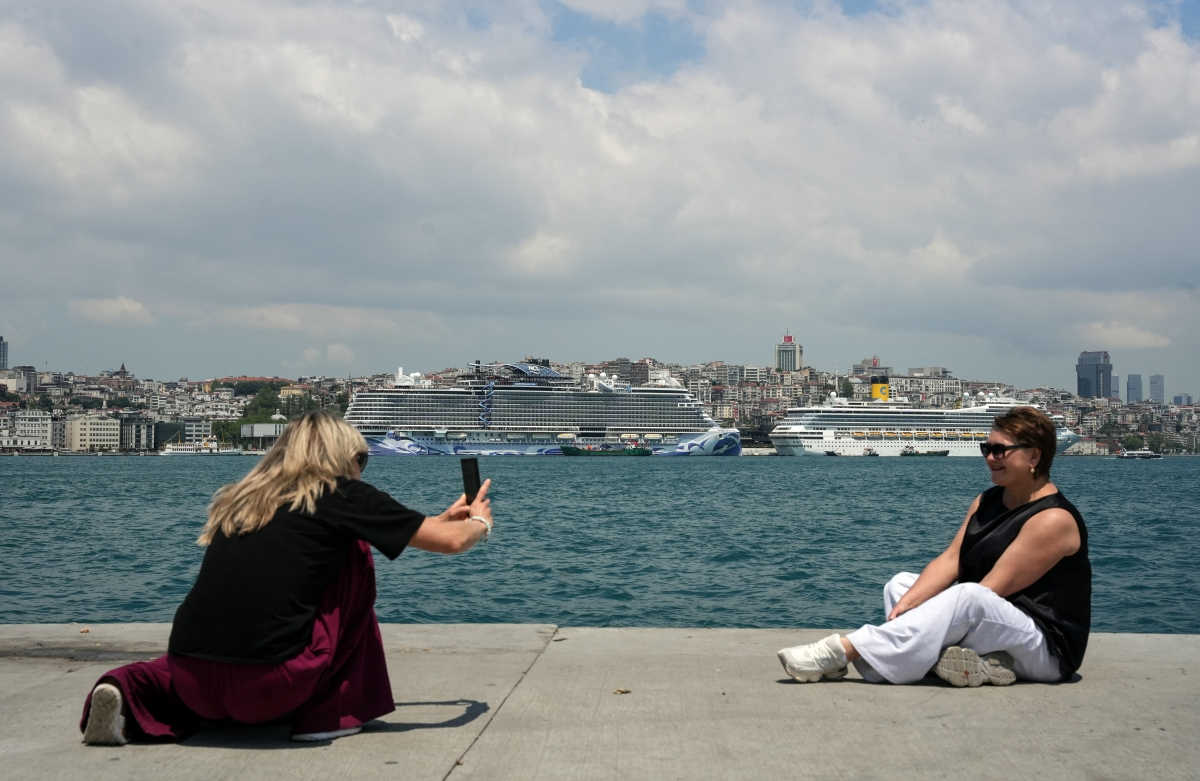 İstanbul Limanlarına Aynı Anda 4 Kruvaziyer Gemisi Demirledi
